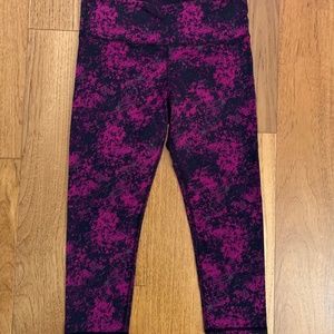 ALO yoga tights, 18" inseam, S but also fits slim M *LIKE NEW*